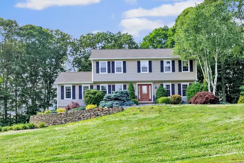 90 Chamberlain Dr, Shelton, CT 06484