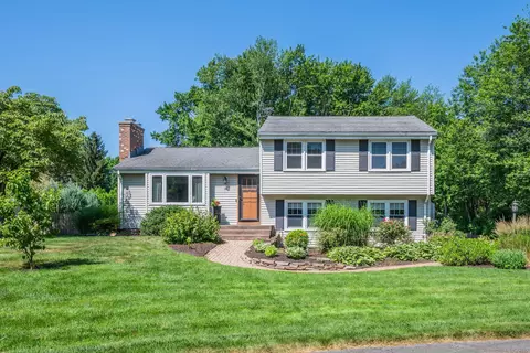 35 Twelve Acre Ln, Glastonbury, CT 06033