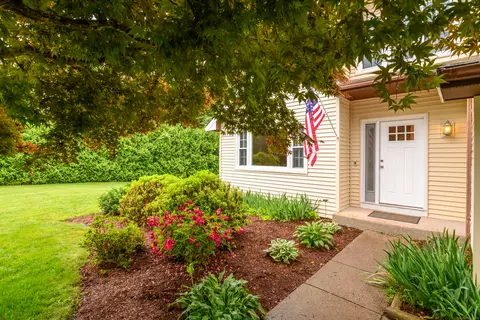 66 Patriot Ln, Manchester, CT 06040