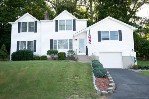 3 Miller Ave, Quaker Hill, CT 06375