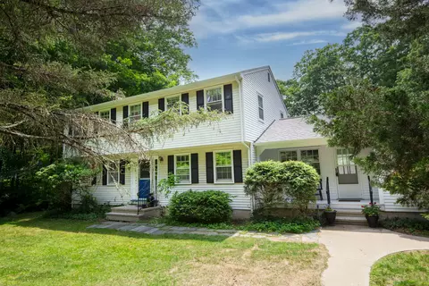 3 Deerfield Dr, Clinton, CT 06413