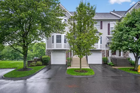 1401 Pinnacle Way #1401, Danbury, CT 06811