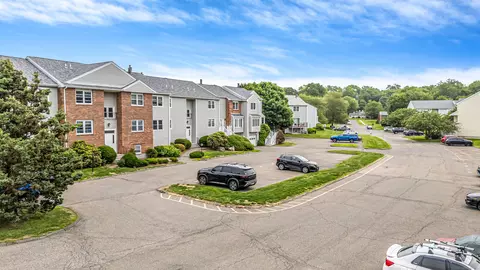 59 Carriage Dr #59, Milford, CT 06460