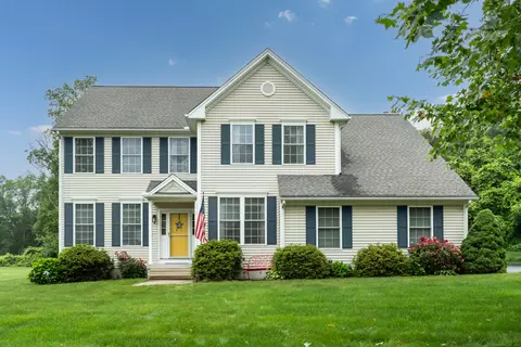 6 Paddock Rd, East Lyme, CT 06333