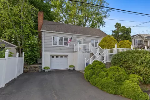 53 Daytona St, West Haven, CT 06516