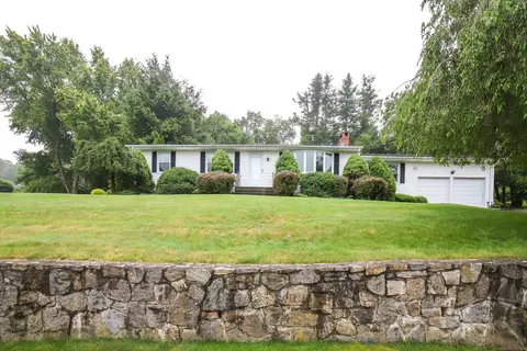 57 Apple Tree Ln, Hamden, CT 06518