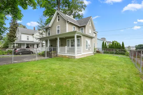 17 Pleasant St, Danbury, CT 06810