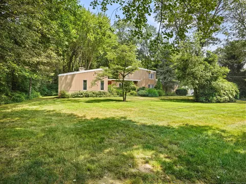 21 Kitcher Ct, Trumbull, CT 06611