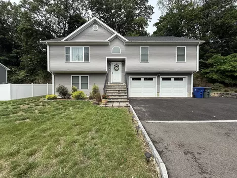 533 Seltsam Rd, Bridgeport, CT 06606