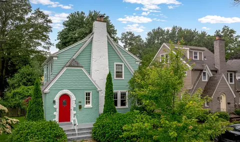 65 Spring Garden St, Hamden, CT 06517