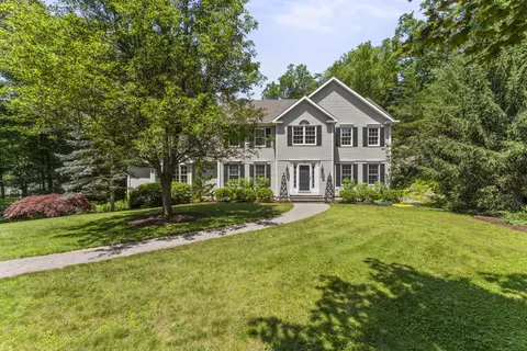 6 Owl Ridge Ln, Sandy Hook, CT 06482