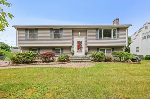 142 Raffia Rd, Enfield, CT 06082