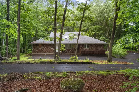 857 Totoket Rd, Northford, CT 06472