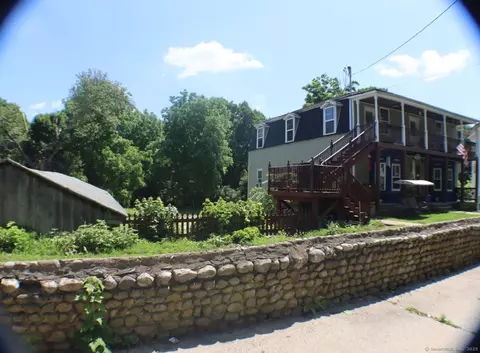 51 Main St, North Grosvenor Dale, CT 06255