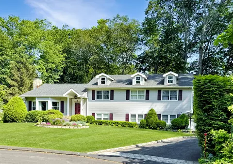 1 Robinson Dr, Stamford, CT 06905