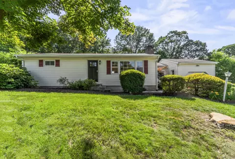 8 Sky Edge Dr, Bethel, CT 06801