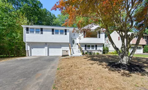 15 Alexander Rd, Bloomfield, CT 06002