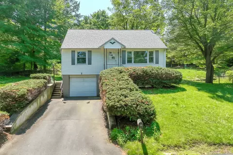 510 Sylvan Lake Rd, Oakville, CT 06779