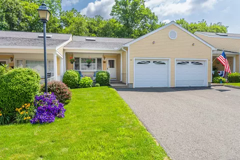 76 Highland Dr #76, Monroe, CT 06468