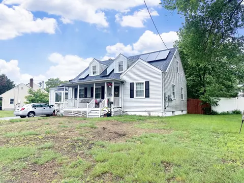 29 Hooker Rd, Bridgeport, CT 06610
