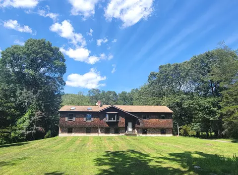 34 Hyde Park Rd, Franklin, CT 06254