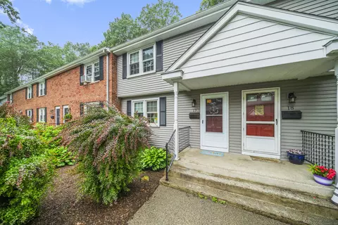 81 E Pattagansett Rd #17, Niantic, CT 06357