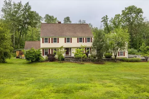 16 Saddle Ridge Rd, New Milford, CT 06776
