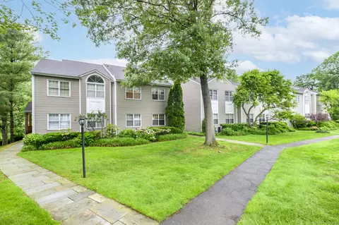 51 Old Kings Hwy #5, Wilton, CT 06897