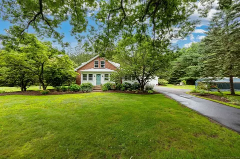 375 Matianuck Ave, Windsor, CT 06095