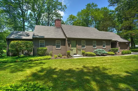 50 Pond Rd, Easton, CT 06612