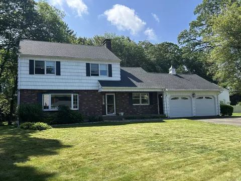 25 Tanglewood Ln, Naugatuck, CT 06770