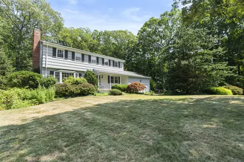 62 Gatehouse Rd, Trumbull, CT 06611
