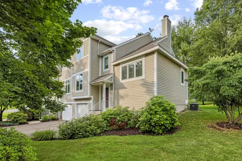 11 Essex Ct #11, Avon, CT 06001