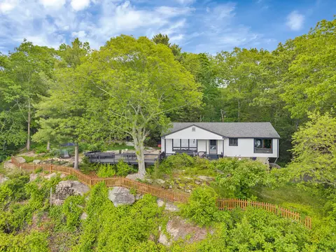 10 Mull Berry Dr, Gales Ferry, CT 06335