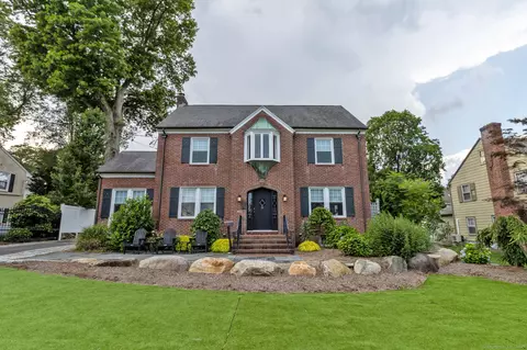 423 Ridge Rd, Wethersfield, CT 06109