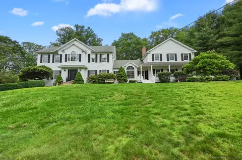 4 Rosewood Ln, Shelton, CT 06484