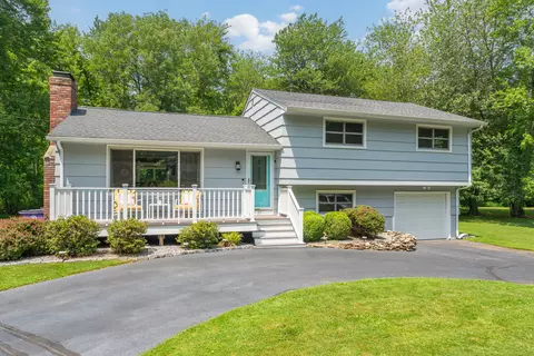 33 Woodside Rd, Guilford, CT 06437