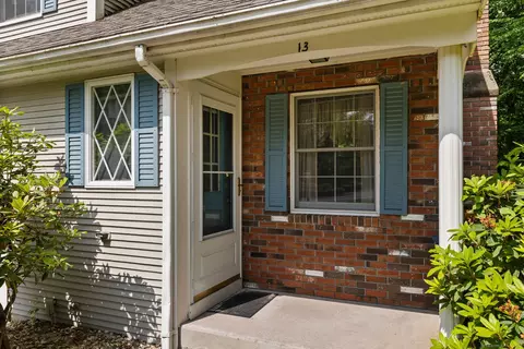 13 Waterview Dr, Windsor, CT 06095