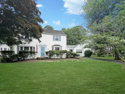 16 Grace St, New Canaan, CT 06840