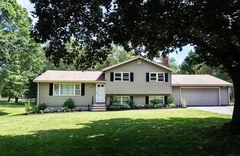 7 Derenthal Dr, Madison, CT 06443