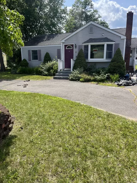 81 Cornwall Dr, Windsor Locks, CT 06096