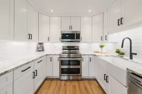 12 Boulevard Dr #27-157, Danbury, CT 06810
