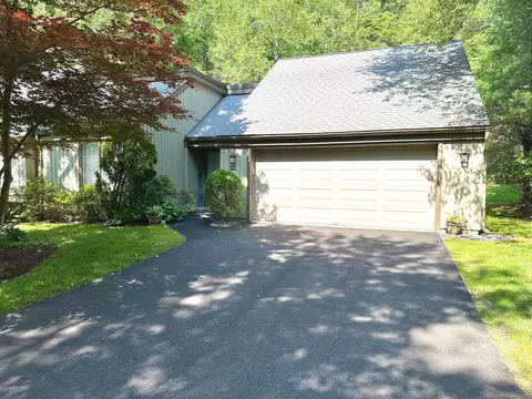 20 Heritage Crest Dr #D, Southbury, CT 06488