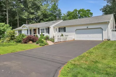 24 Fernwood Rd, Avon, CT 06001