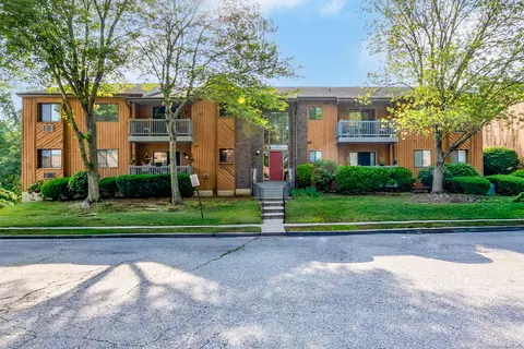 37 Riverview Dr #37, Bridgeport, CT 06606