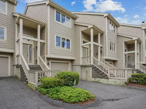 11 Boulevard Dr #10-44, Danbury, CT 06810