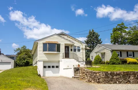 107 Travis Dr, Bridgeport, CT 06606