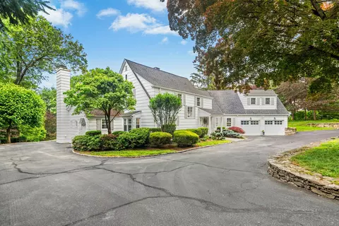 39 Campbell Rd, Fairfield, CT 06824