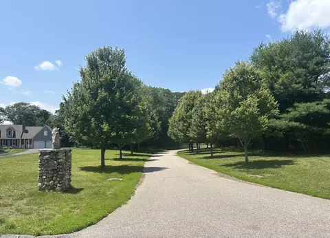 82 Pires Dr # C, Montville, CT 06370