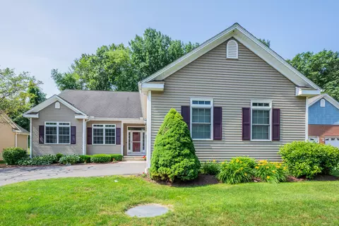 71 Lavender Ln, South Windsor, CT 06074